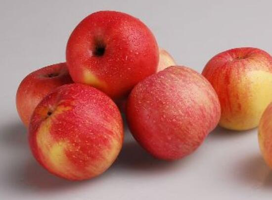 天天吃苹果的对皮肤好吗，每天吃苹果的十大好处