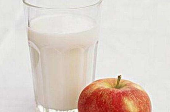 苹果和牛奶可以一起吃吗，最好不要同时吃会发生腹泻
