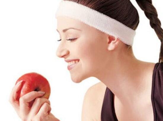 一天吃几个苹果能减肥，每天吃苹果的最佳时间(早上和饭前)
