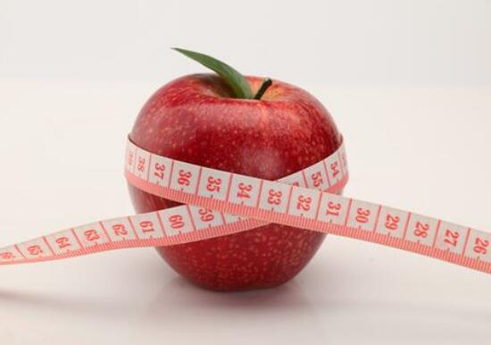 苹果怎么样吃可以减肥，苹果什么时候吃最减肥(饭前)
