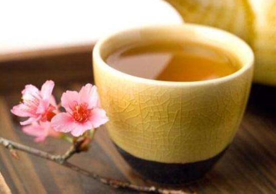 女生喝什么茶排毒养颜，玫瑰花茶既可美容又可预防皱纹