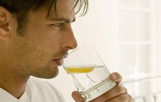 蜂蜜水的正确喝法，早餐后半小时喝可减肥瘦身