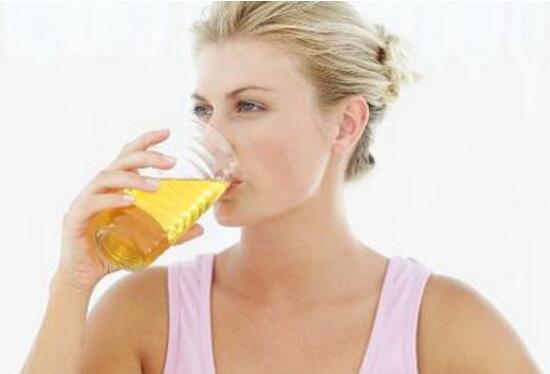 喝蜂蜜水有什么好处，缓解疲劳保护血管还有杀菌作用