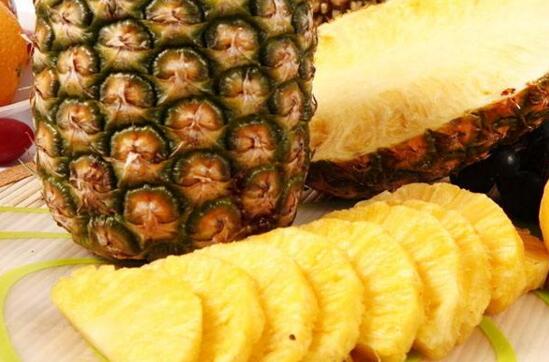 凤梨是不是菠萝，凤梨菠萝的4种区别(产地/品种/价格/吃法)