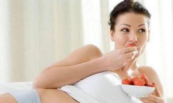 孕妇可以吃杨梅吗，孕妇吃杨梅能缓解孕吐(最多8颗)