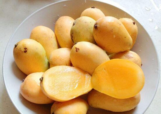 芒果吃多了会怎么样，芒果一天吃几个为宜(1～2个)