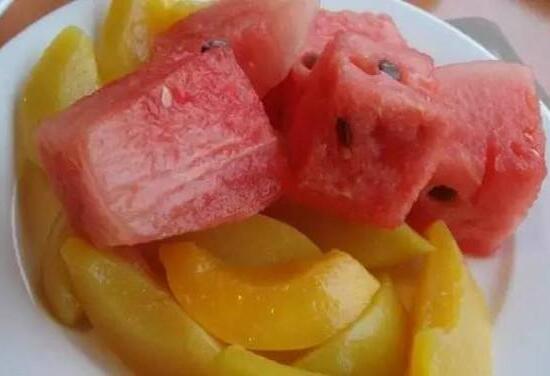 西瓜和油桃能一起吃吗，一起吃美容养颜还能降低血压