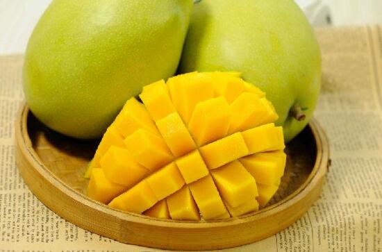 吃芒果有什么好处和坏处，美容养颜润肠通便但要慎吃