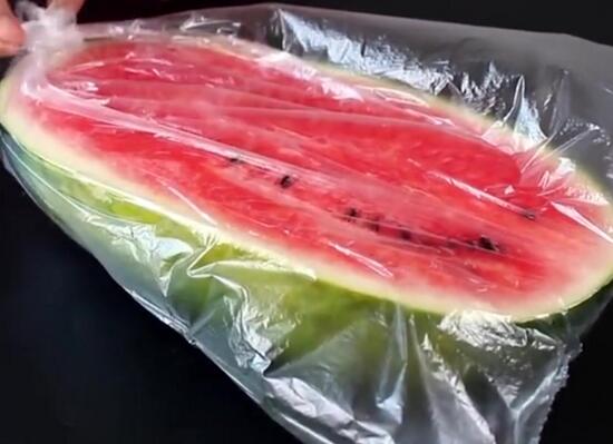 西瓜没有冰箱怎么保存，超过24小时不宜食用