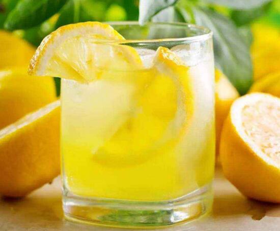 柠檬水的正确泡法，三个步骤简单完成(美白养颜)