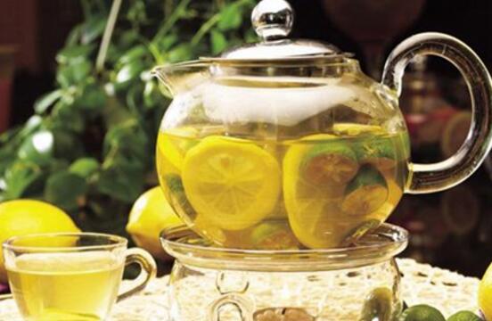 柠檬水一般什么时候喝，晚上喝柠檬水好吗