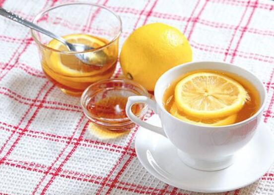 喝柠檬蜂蜜水的4大禁忌，空腹禁喝不宜过浓过量