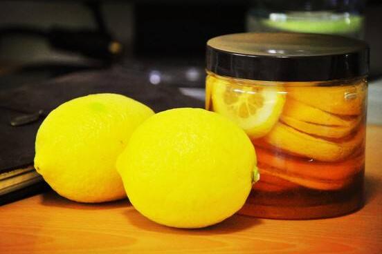 喝柠檬蜂蜜水的4大禁忌，空腹禁喝不宜过浓过量
