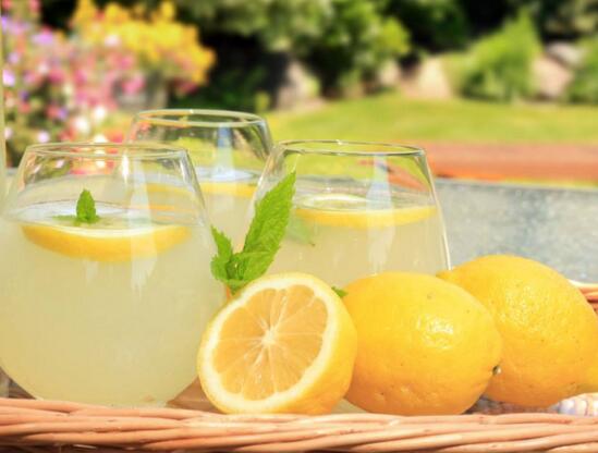 长期喝柠檬水有什么好处和坏处，5步教你制作柠檬水