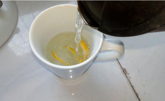 蜂蜜柠檬水怎么做，学会这三个步骤根本不愁