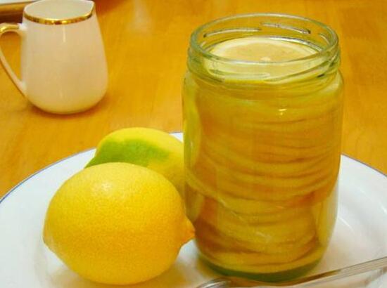 蜂蜜柠檬腌制1年能喝吗，不能喝(冷藏保质期最多1个月)