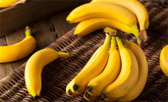 香蕉可以空腹吃吗，不可以会影响肠胃(易患心肌梗塞)