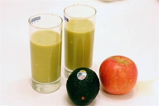 牛油果和什么榨汁好喝，搭配这8种水果让你爱上喝果汁