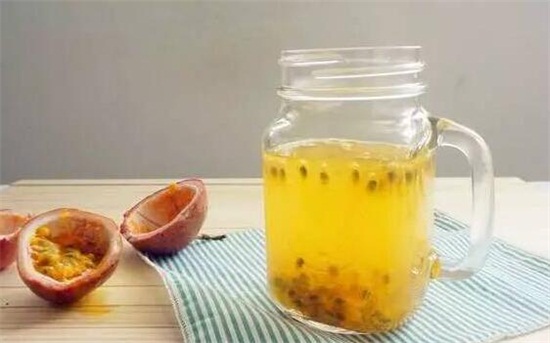 柠檬百香果蜂蜜怎么做，柠檬百香果蜂蜜水功效