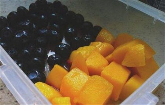 蓝莓和芒果能一起吃吗，可以一起吃/附蓝莓芒果酱的做法