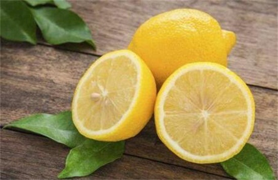 柠檬用凉白开泡可以吗，可以冲泡但是营养价值不高
