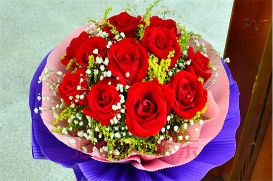 送20朵红玫瑰代表什么，两情相悦/永远爱你/爱你一生一世