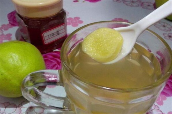 生姜蜂蜜水的正确喝法，蜂蜜和生姜泡水喝有什么效果