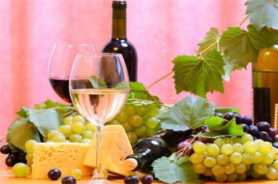 制作葡萄酒需要加酒吗，不需要/附酿制葡萄酒方法