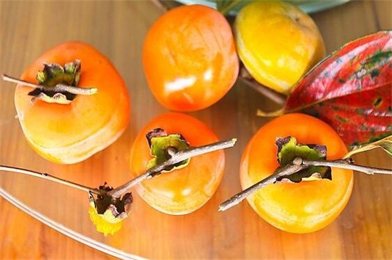 柿子不能和什么一起吃，4种食物不能同吃