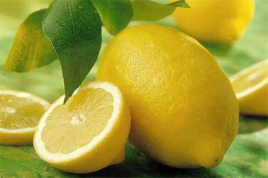 柠檬怎样吃可以美白，柠檬泡水/榨汁/泡茶/柠檬蜂蜜水/柠檬干