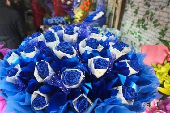 蓝色妖姬怎么保存，2种保存方法让鲜花更美观