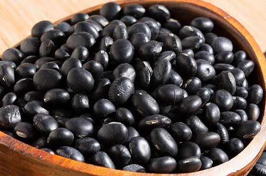 醋泡黑豆每天正确吃法，每晚5～7点定时定量