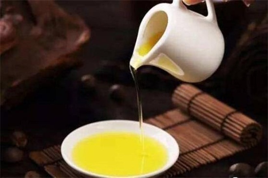 吃茶油对胃的10大好处，修复粘膜还能缓解便秘