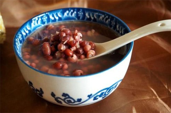 红豆薏米水的禁忌，体质偏寒者禁吃影响肠胃健康