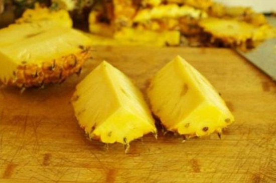 菠萝去皮最简单的方法，4种方法快速去皮