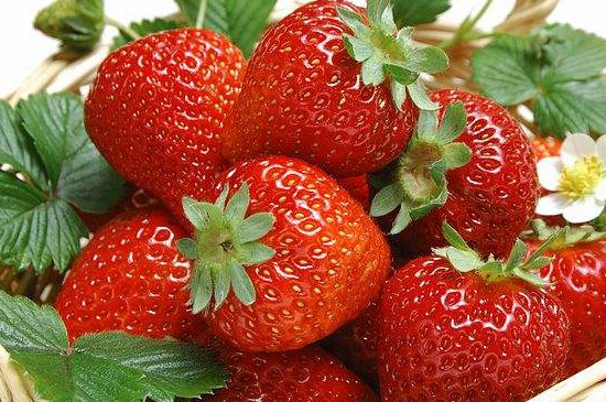 草莓的外形特点和味道