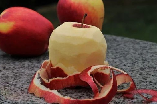 苹果皮泡水多久能浇什么花