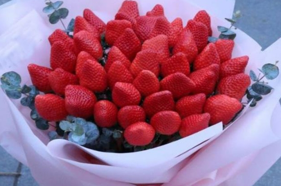 草莓花束的花语是什么