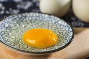 生鸡蛋可以做花肥料吗，可以(生鸡蛋液发酵后1:10兑水浇花)