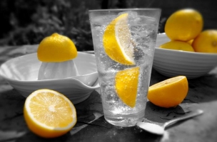 柠檬水的功效与作用：美容美颜、杀菌以及去腥等功效