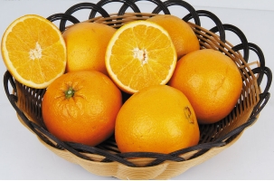 脐橙的营养价值：脐橙含有大量维生素C和胡萝卜素
