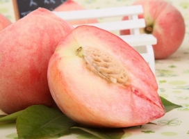 水蜜桃成熟季节：根据品种的不同分为6月桃、7月桃和8月桃