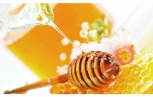 枇杷蜂蜜的功效：美容护肤，抗菌消炎，延年益寿
