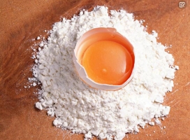 澄面粉是什么：澄面粉是用面粉经加工洗去面筋，加工而成的粉料