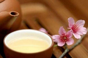 桃花泡水喝有什么功效，桃花茶的功效与禁忌