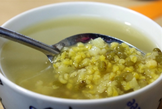 绿豆汤的功效与作用：清热解毒|降胆固醇