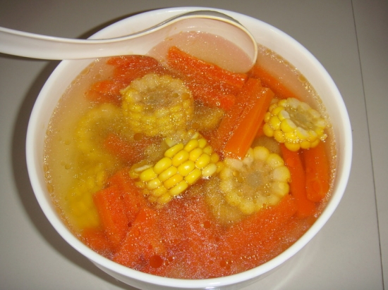 胡萝卜玉米猪骨汤汤