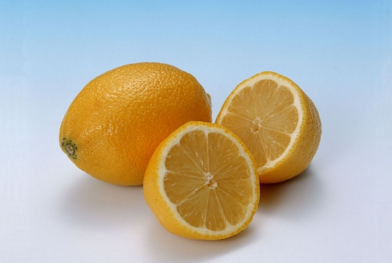 如何挑选柠檬:看柠檬果皮、大小、颜色、重量