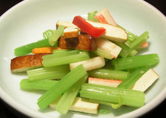 芹菜怎么做好吃：简单又美味的芹菜家常菜做法介绍