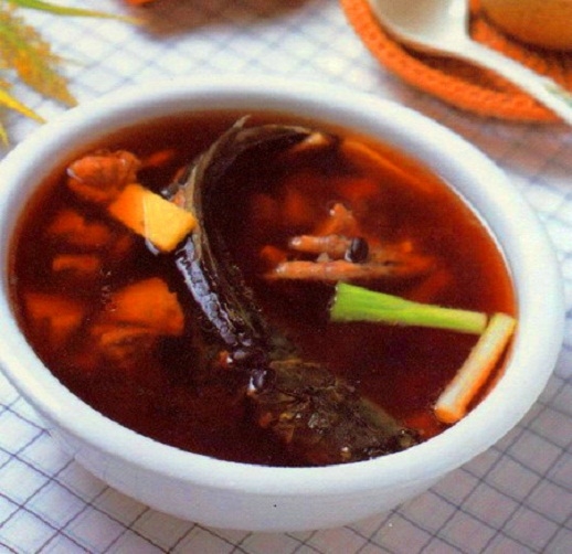 红花黑豆鲶鱼汤